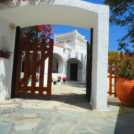The Mansion Of Gavrio's Port * Gavrio